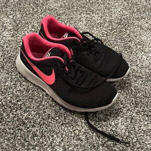 Nike Youth Women’s running shoe size 5Y